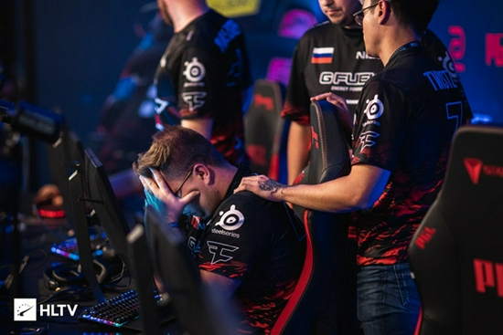 京东与英特尔微软合作推动AI PC进校园